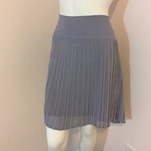 Reitmans pleated gray skirt